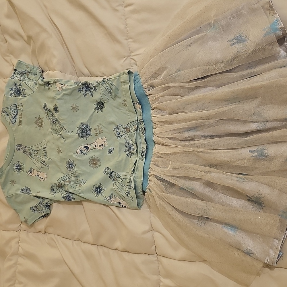 BOGO🎀Disney Frozen 2 Tee And Tulle Skirt Set- 3T